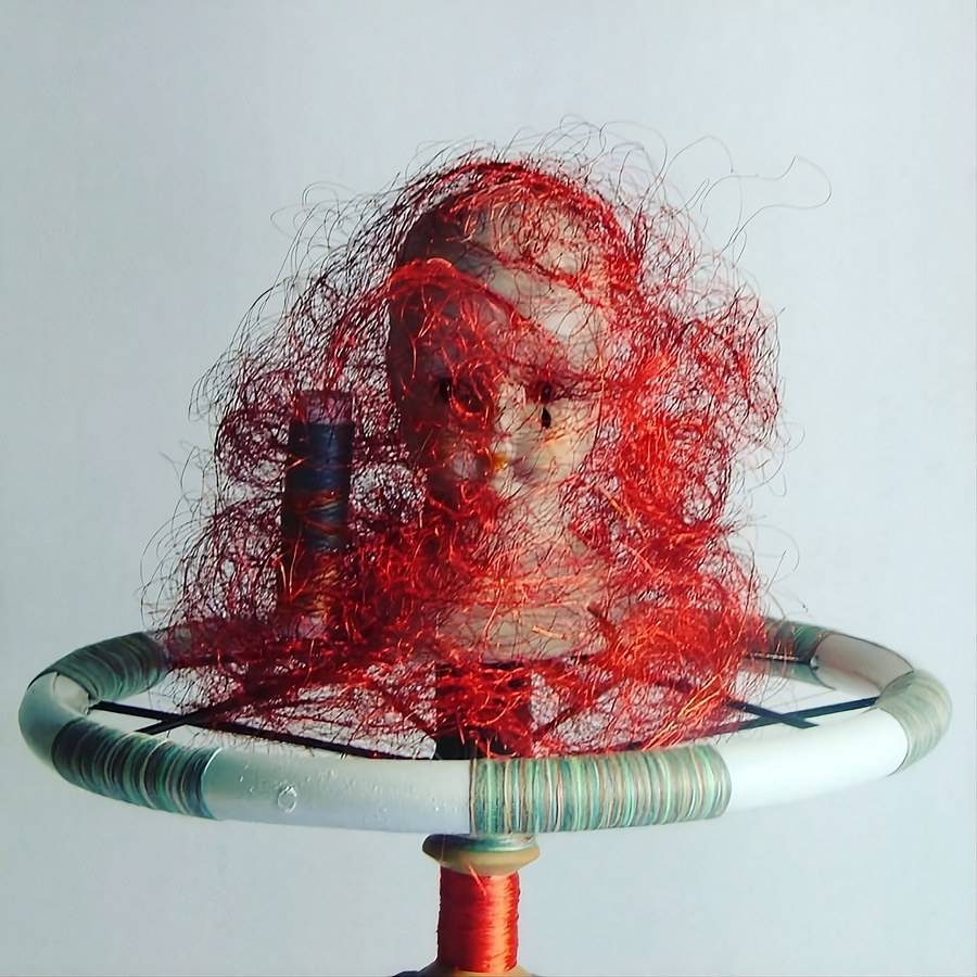 Atrapada, conceptual art by Araceli Carrión, painter of Magical and Fantastic Realism